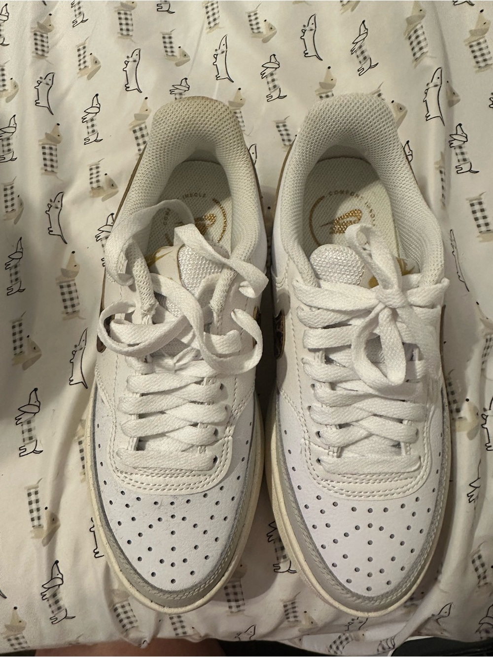 Classic White Women’sLeather Sneakers - Casual Everyday Style NWOT